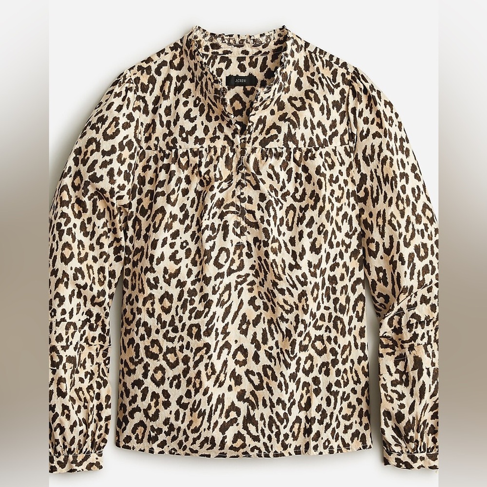 Button-front ruffleneck popover in leopard print